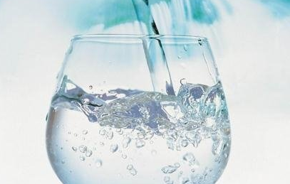 夏日，喝温水的重要性