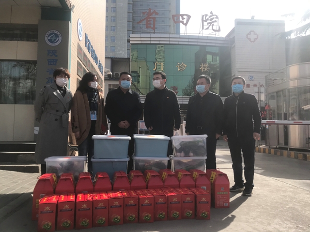 省四院班子集体慰问援鄂医疗队十一名队员家属  