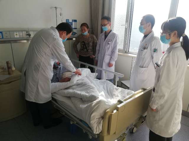 亚色视频
普外科一病区成功实施一例腹腔镜下探查肝脏异物取出术