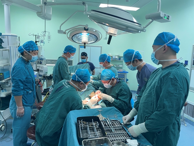 亚色视频
首例拇指全形再造手术获得成功