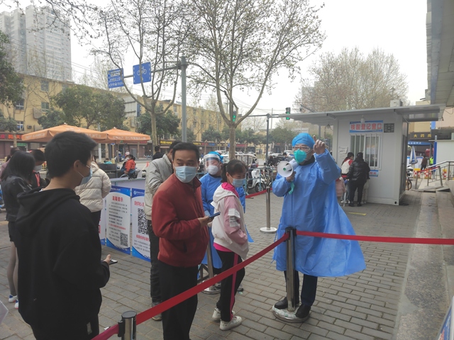 省第四人民医院：增核酸检测绿色通道 保障中小学生安全复课 