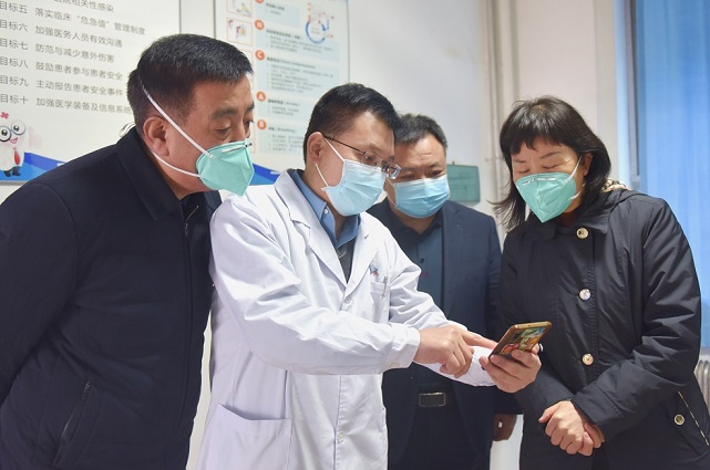 省卫健委督导组调研指导亚色视频
新冠病毒感染救治工作，看望慰问一线医务人员