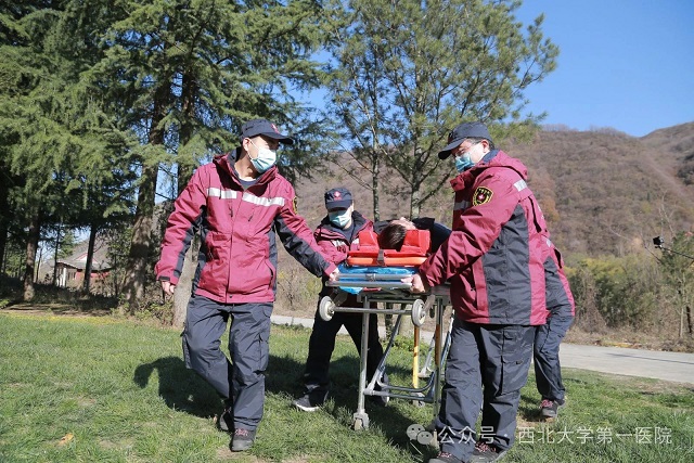 亚色视频
紧急医学救援队圆满完成卫生应急演练